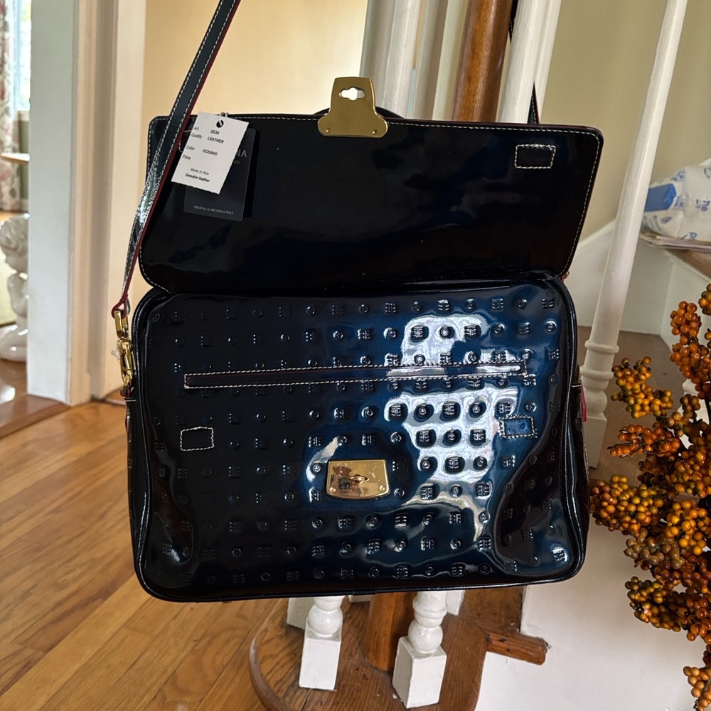 Arcadia Oceano Patent Leather Bag - Picture 10 of 12